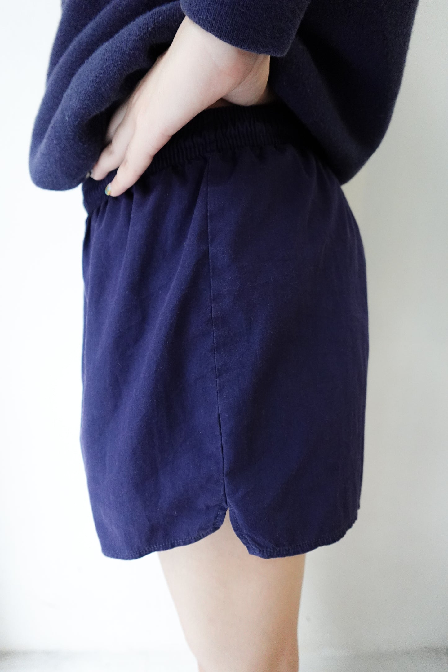 PLAIN NAVY SPORTY SHORTS